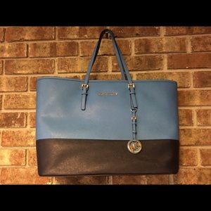Micheal Kors two tone blue leather purse.